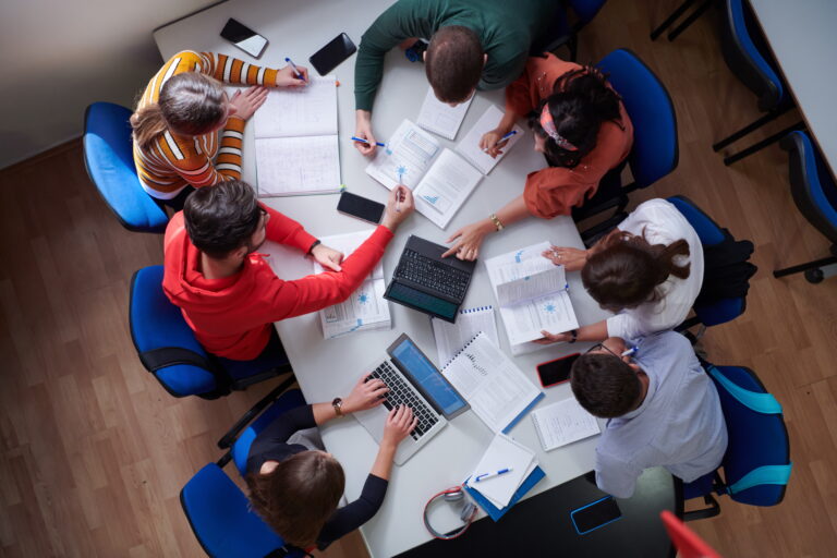 students use modern technology for a school project